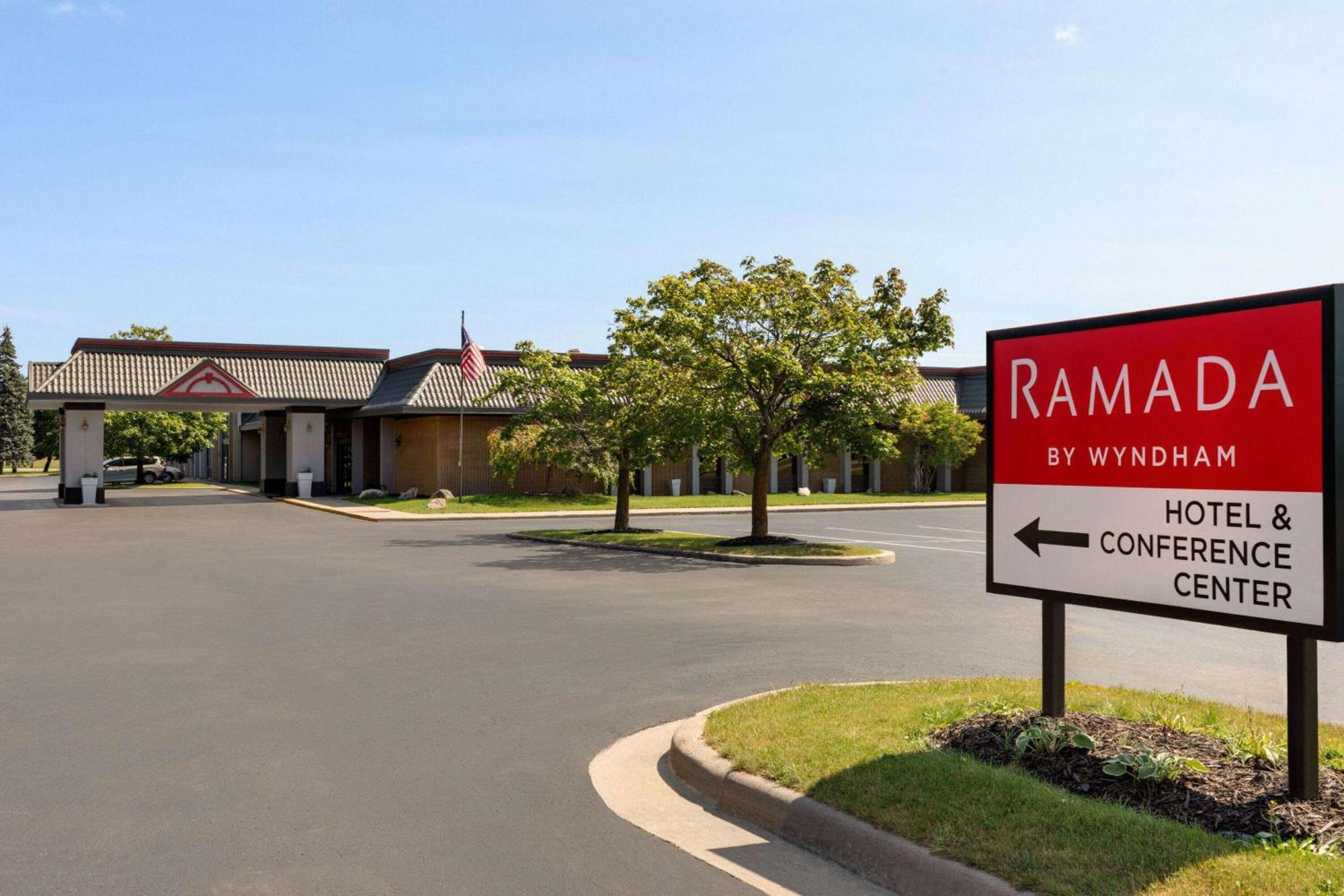 Ramada By Wyndham Alpena Hotel Exterior photo