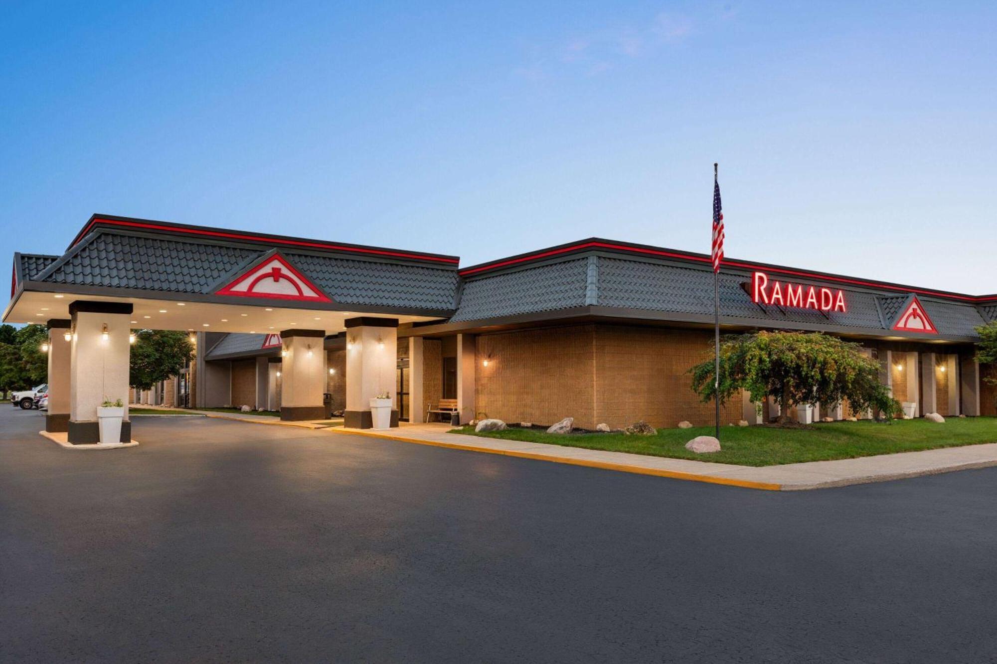 Ramada By Wyndham Alpena Hotel Exterior photo